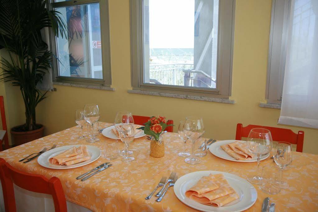 Hotel Levante Sul Mare ลิโด ดิ ซาวิโอ ภายนอก รูปภาพ