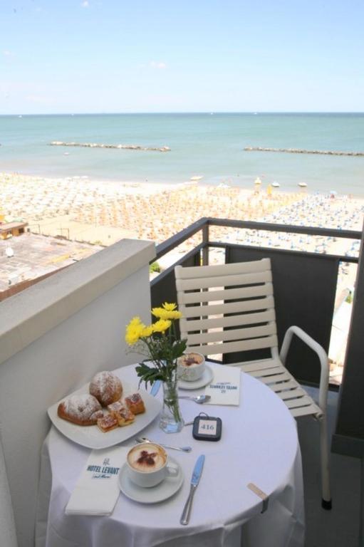 Hotel Levante Sul Mare ลิโด ดิ ซาวิโอ ภายนอก รูปภาพ